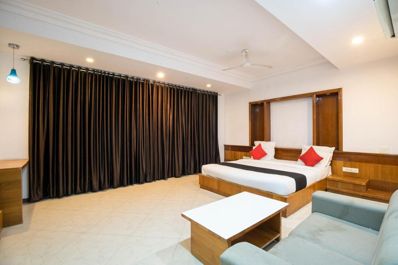 Collection O 49275 Hotel Suman City Gandhinagar Exterior foto